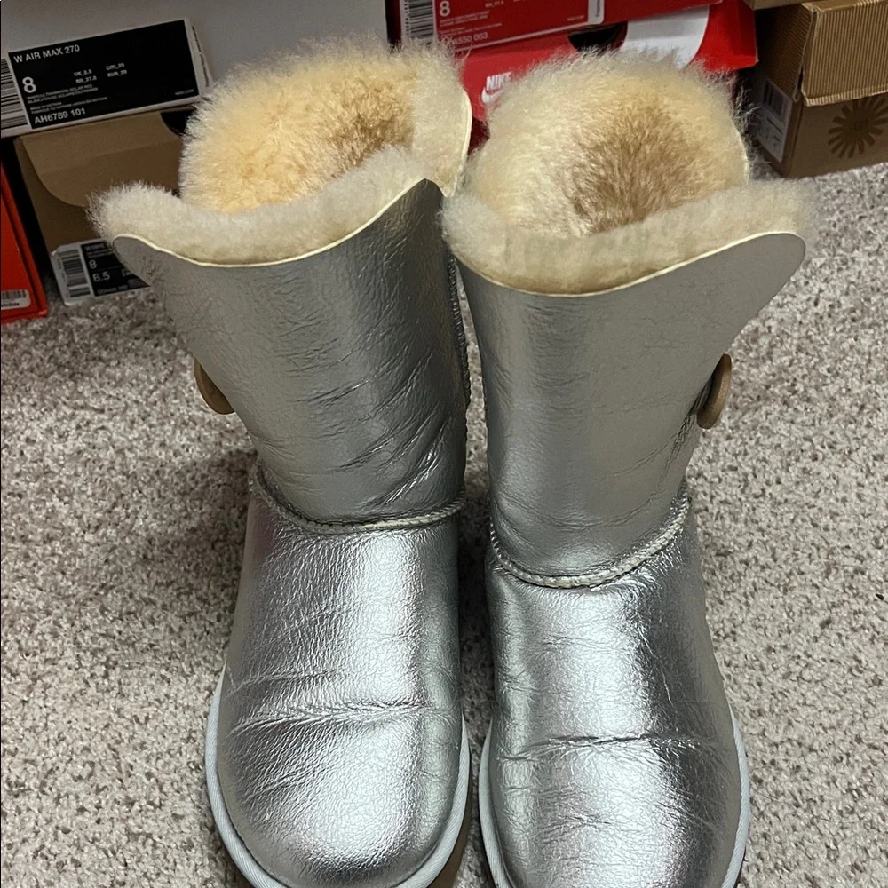 UGG Silver Ankle Boots with Cream Fur Lining I don’t have box - Picture 1 of 9